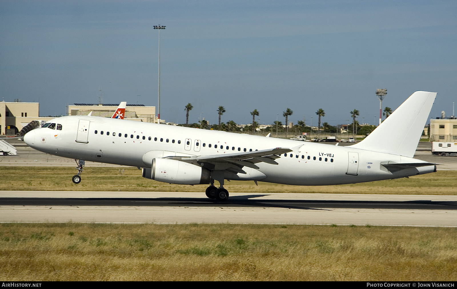 Aircraft Photo of LY-VEJ | Airbus A320-232 | AirHistory.net #683443