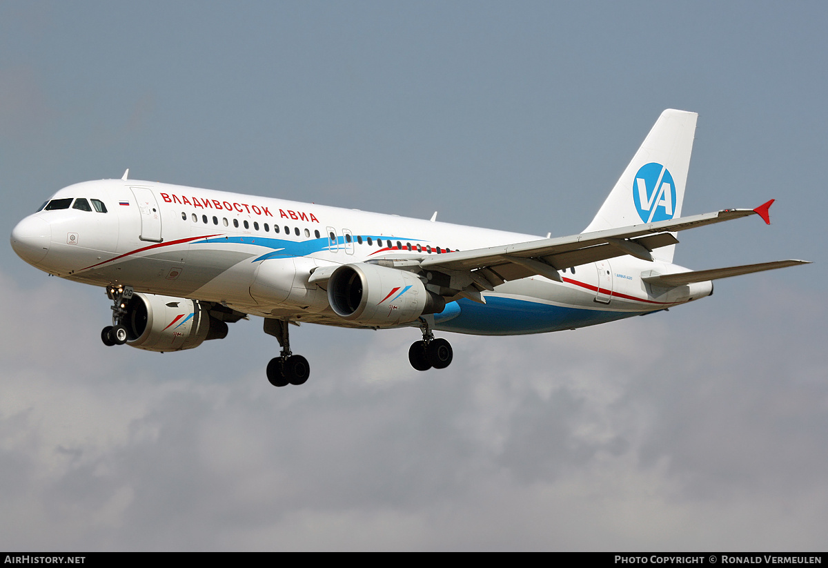 Aircraft Photo of VQ-BCG | Airbus A320-214 | Vladivostok Air | AirHistory.net #683457