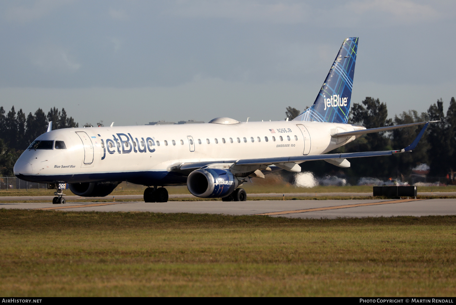 Aircraft Photo of N266JB | Embraer 190AR (ERJ-190-100IGW) | JetBlue Airways | AirHistory.net #683599