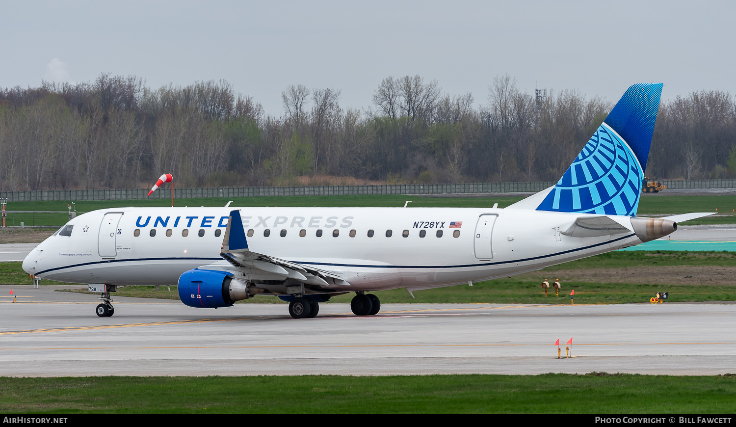 Aircraft Photo of N728YX | Embraer 175LR (ERJ-170-200LR) | United Express | AirHistory.net #683756