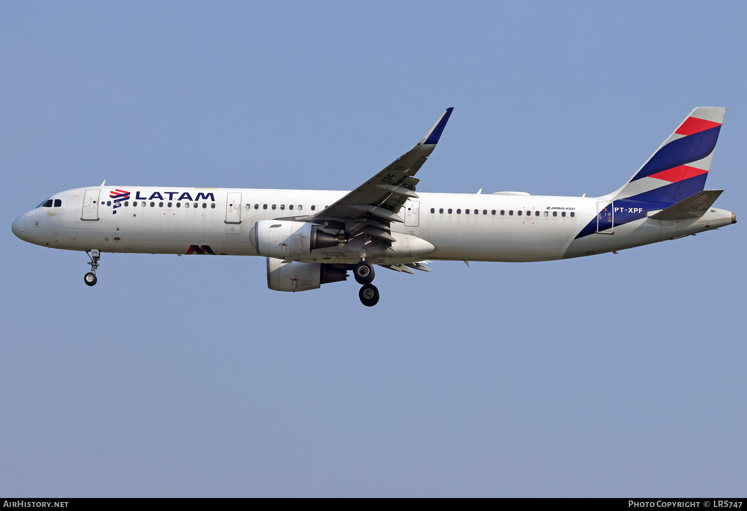 Aircraft Photo of PT-XPF | Airbus A321-211 | LATAM Airlines | AirHistory.net #683799