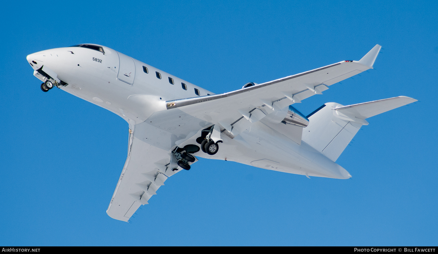 Aircraft Photo of C-GDRU | Bombardier Challenger 605 (CL-600-2B16) | AirHistory.net #683864