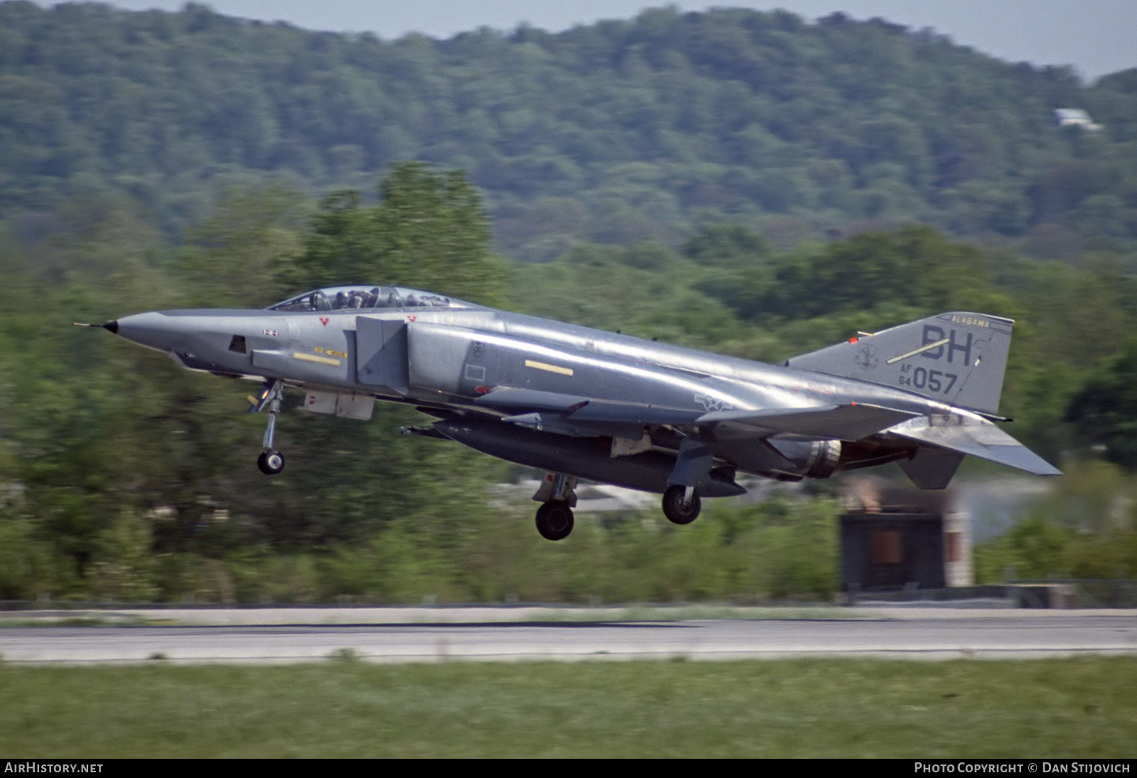 Aircraft Photo of 64-1057 / AF64-057 | McDonnell RF-4C Phantom II | USA - Air Force | AirHistory.net #684043