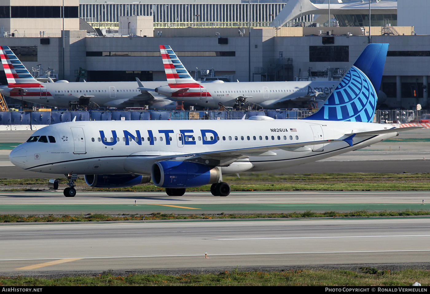 Aircraft Photo of N826UA | Airbus A319-131 | United Airlines | AirHistory.net #684101