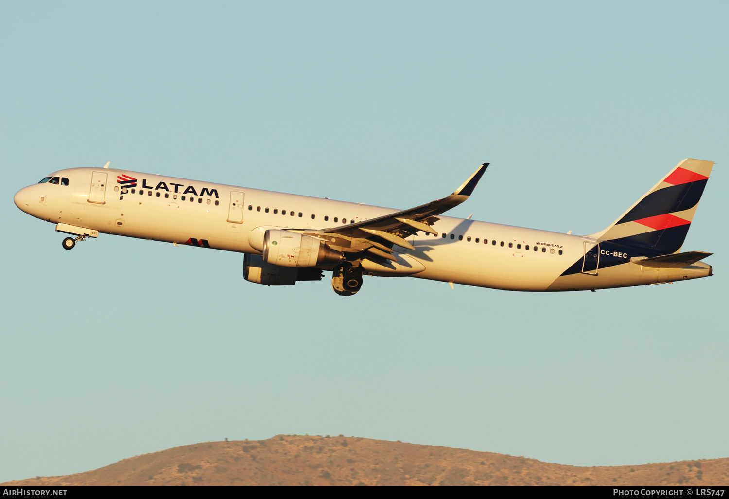 Aircraft Photo of CC-BEC | Airbus A321-211 | LATAM Airlines | AirHistory.net #684105