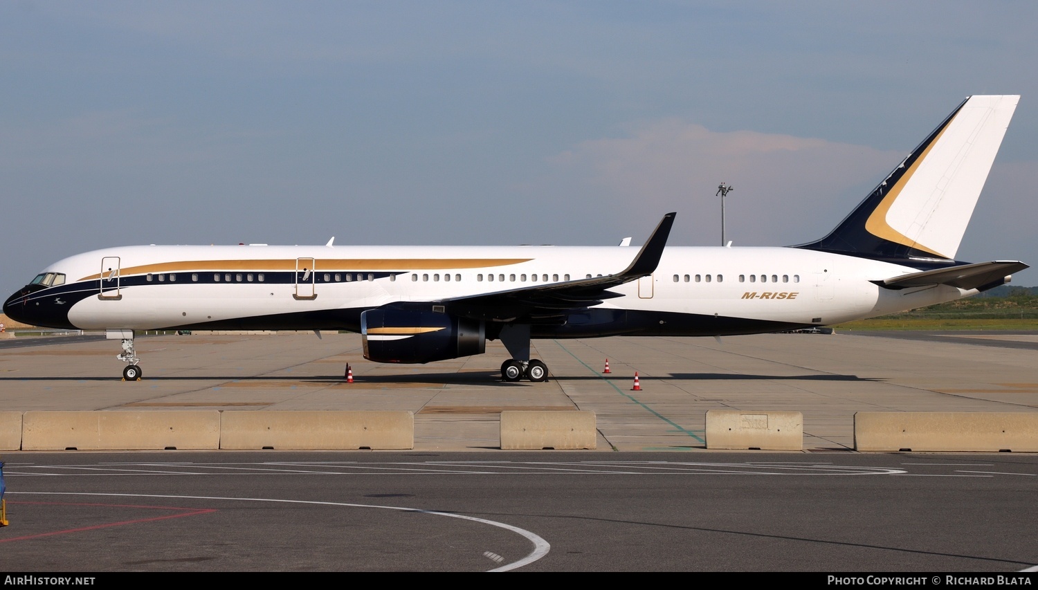 Aircraft Photo of M-RISE | Boeing 757-23N | AirHistory.net #684126