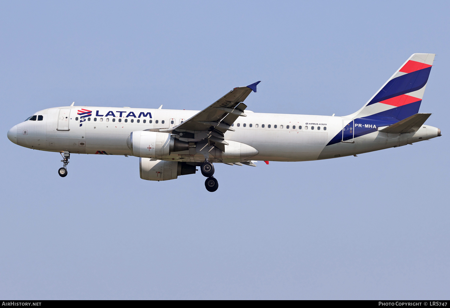 Aircraft Photo of PR-MHA | Airbus A320-214 | LATAM Airlines | AirHistory.net #684132