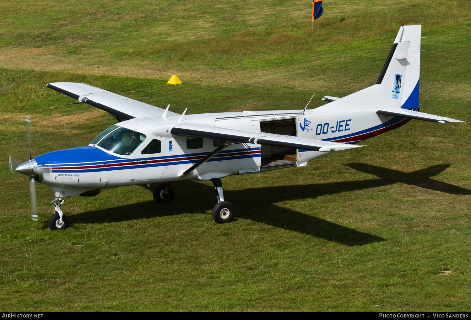 Aircraft Photo of OO-JEE | Cessna 208B Grand Caravan | AirHistory.net #684167