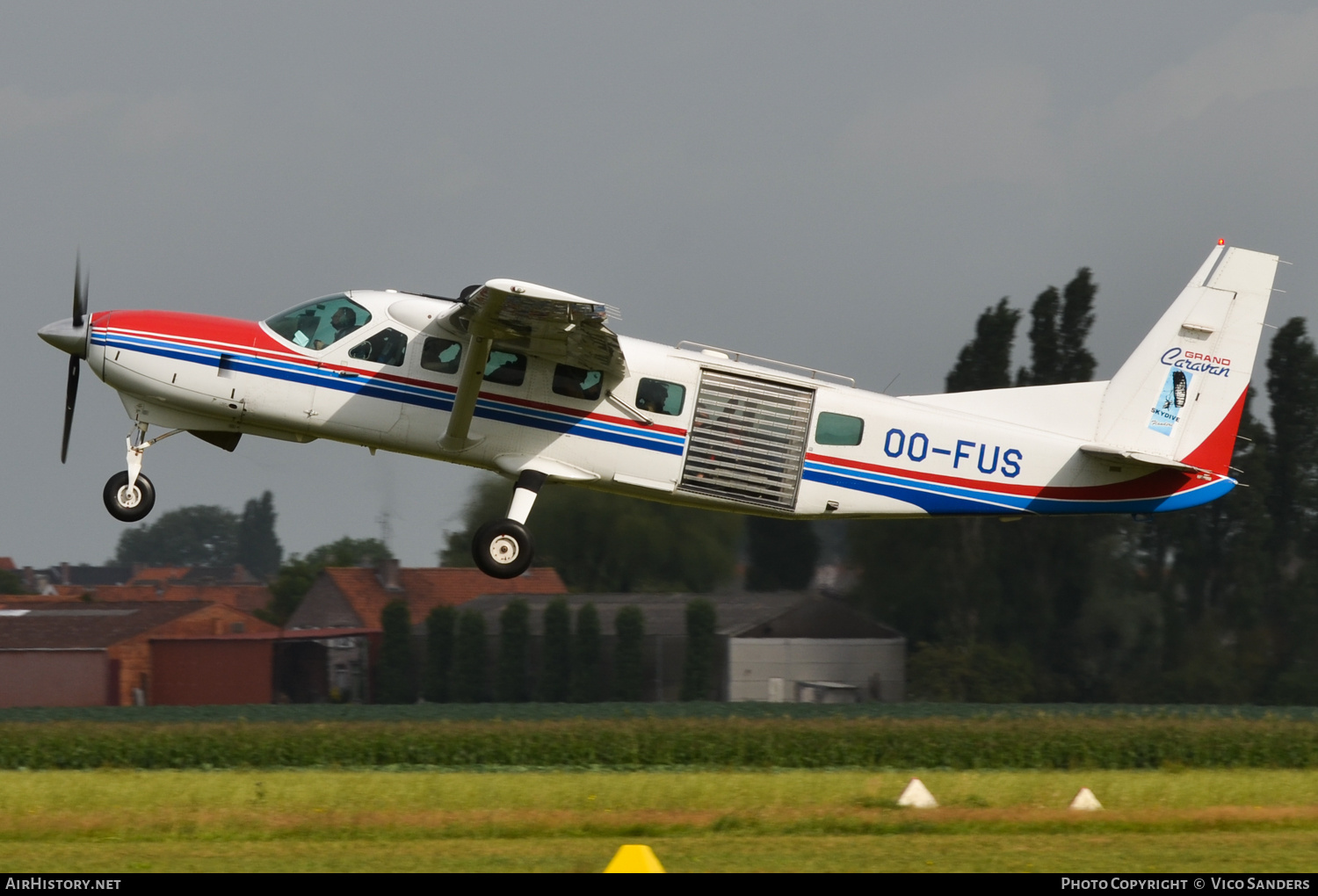 Aircraft Photo of OO-FUS | Cessna 208B Grand Caravan | AirHistory.net #684345