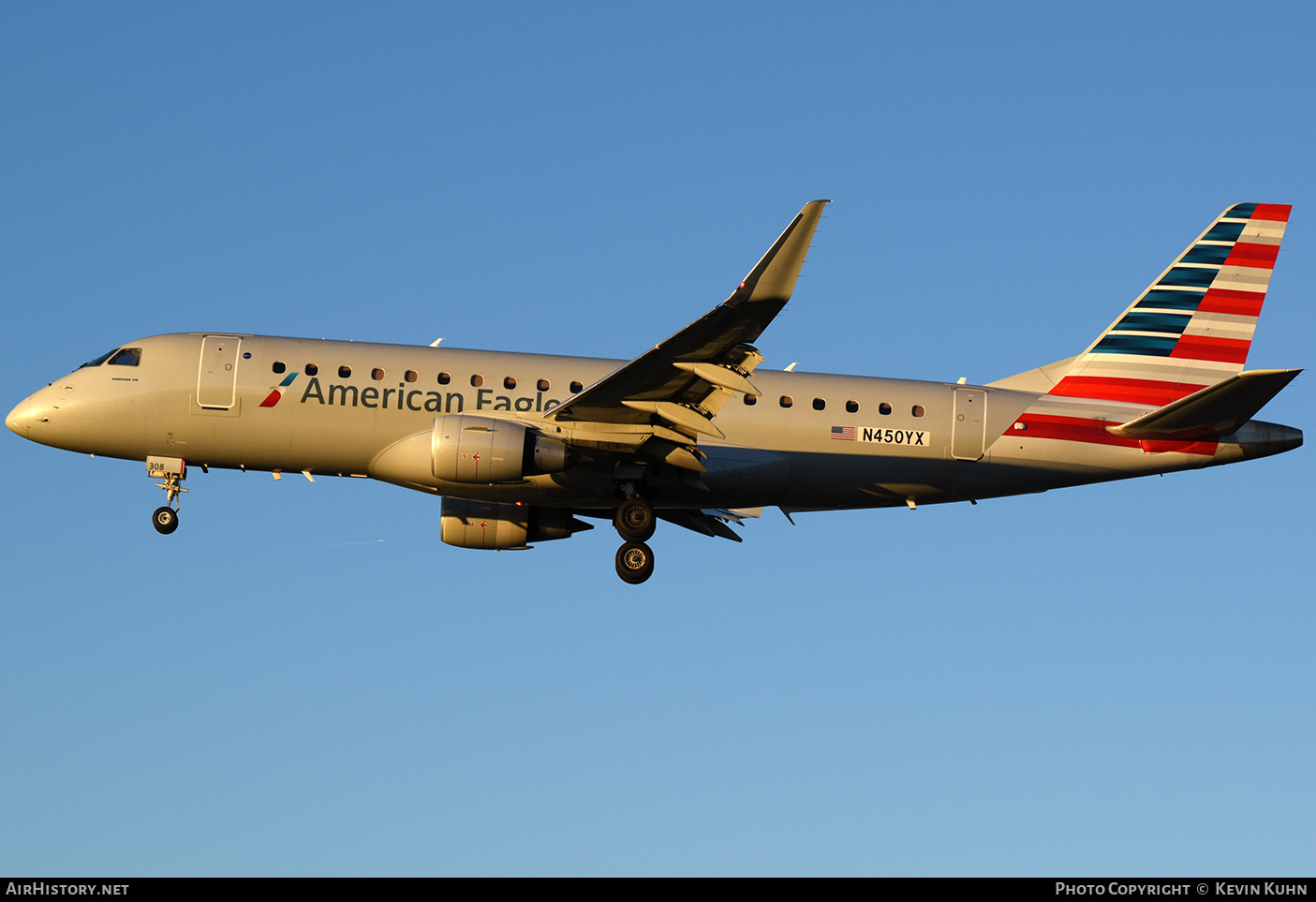 Aircraft Photo of N450YX | Embraer 175LR (ERJ-170-200LR) | American Eagle | AirHistory.net #684484