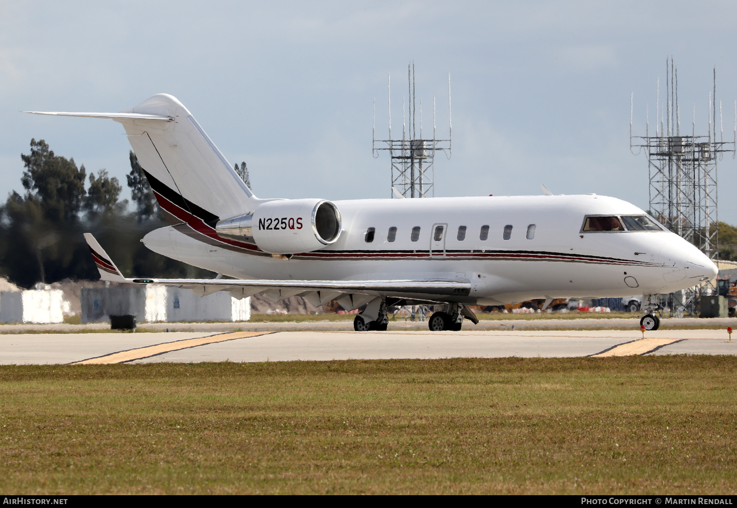 Aircraft Photo of N225QS | Bombardier Challenger 650 (CL-600-2B16) | AirHistory.net #684491