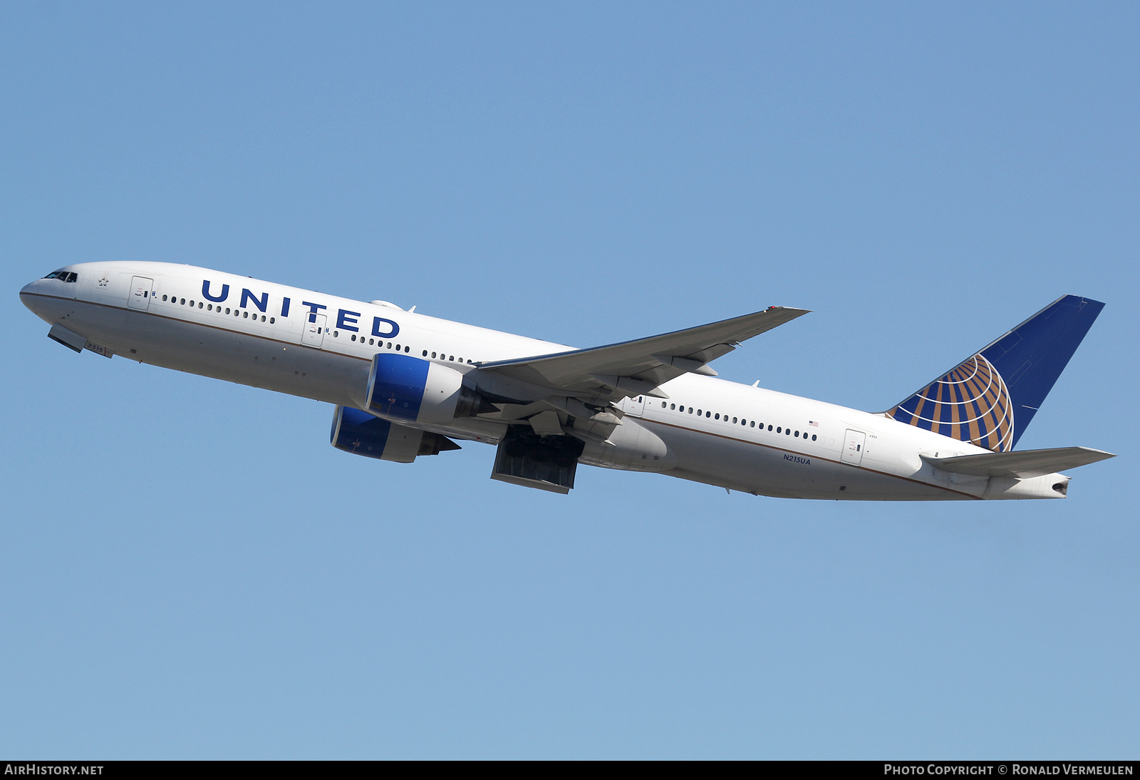 Aircraft Photo of N215UA | Boeing 777-222/ER | United Airlines | AirHistory.net #684541