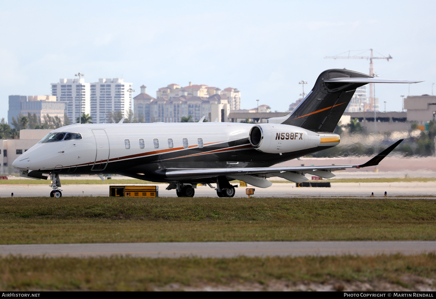 Aircraft Photo of N598FX | Bombardier Challenger 350 (BD-100-1A10) | AirHistory.net #684566