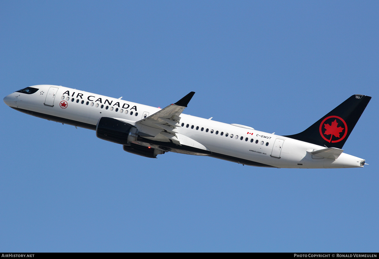 Aircraft Photo of C-GWUT | Airbus A220-371 (BD-500-1A11) | Air Canada | AirHistory.net #684743