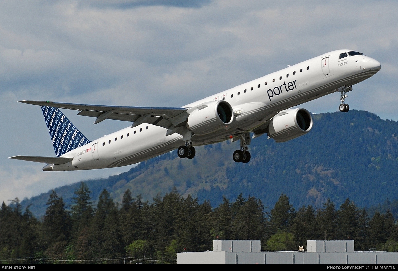 Aircraft Photo of C-GKXH | Embraer 195-E2 (ERJ-190-400) | Porter Airlines | AirHistory.net #685113