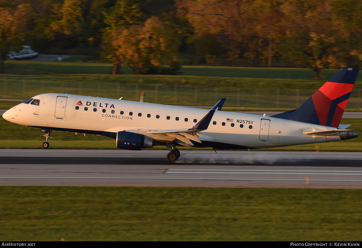 Aircraft Photo of N257SY | Embraer 175LR (ERJ-170-200LR) | Delta Connection | AirHistory.net #685218