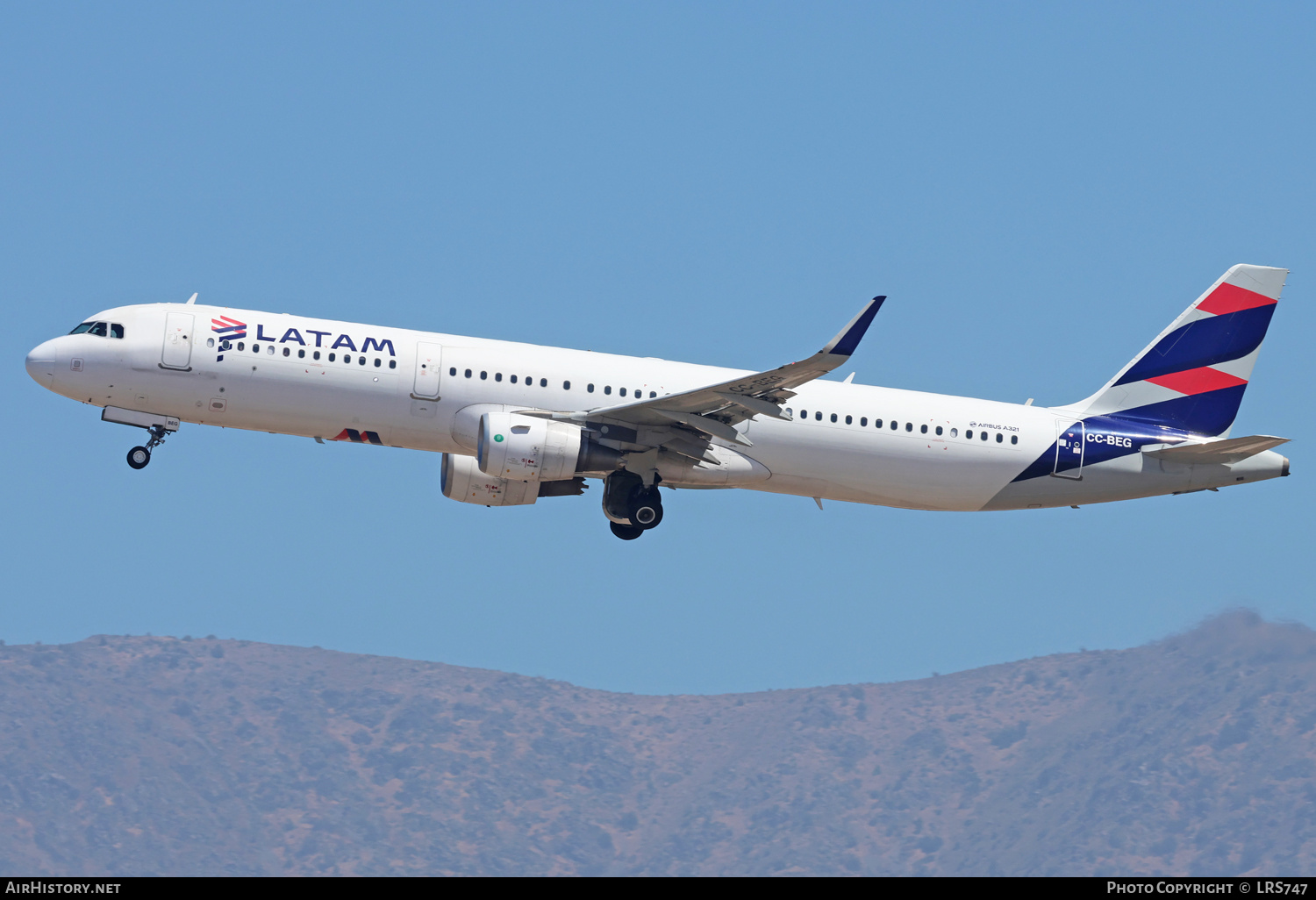 Aircraft Photo of CC-BEG | Airbus A321-211 | LATAM Airlines | AirHistory.net #685323