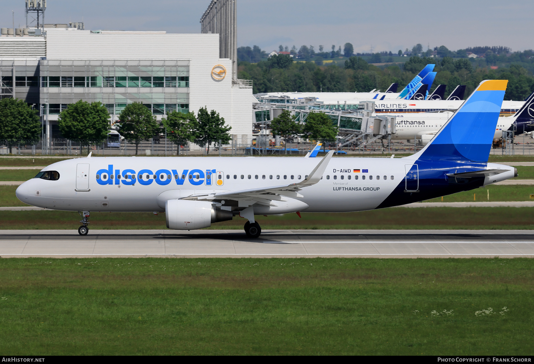 Aircraft Photo of D-AIWD | Airbus A320-214 | Discover Airlines | AirHistory.net #685403