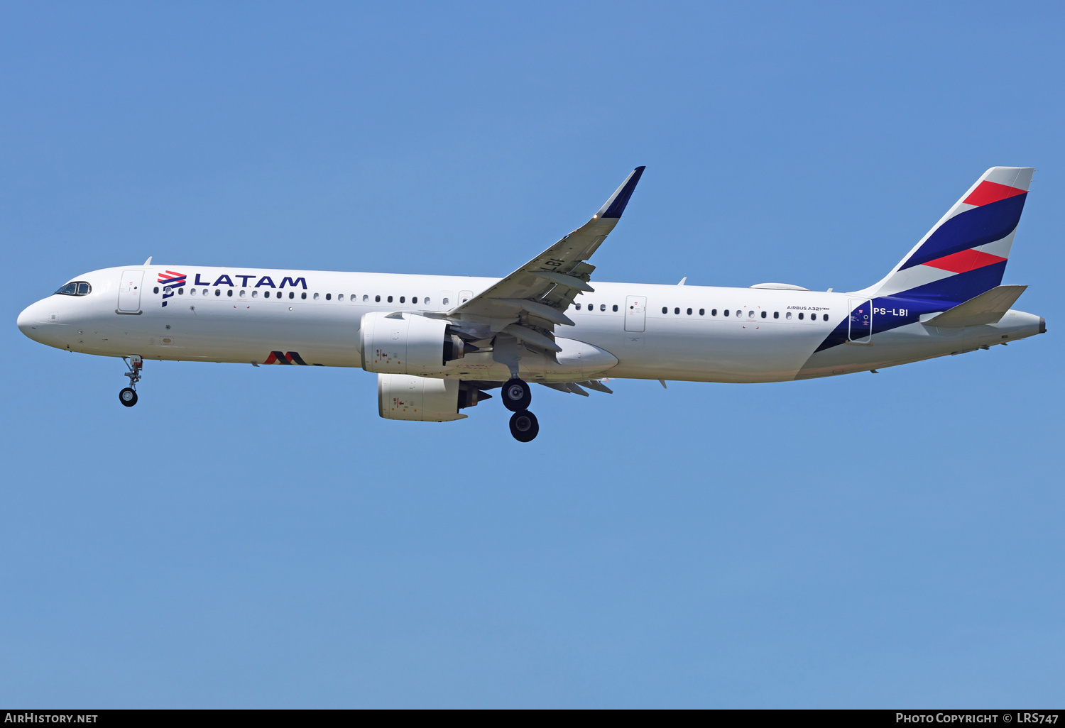 Aircraft Photo of PS-LBI | Airbus A321-271NX | LATAM Airlines | AirHistory.net #685507