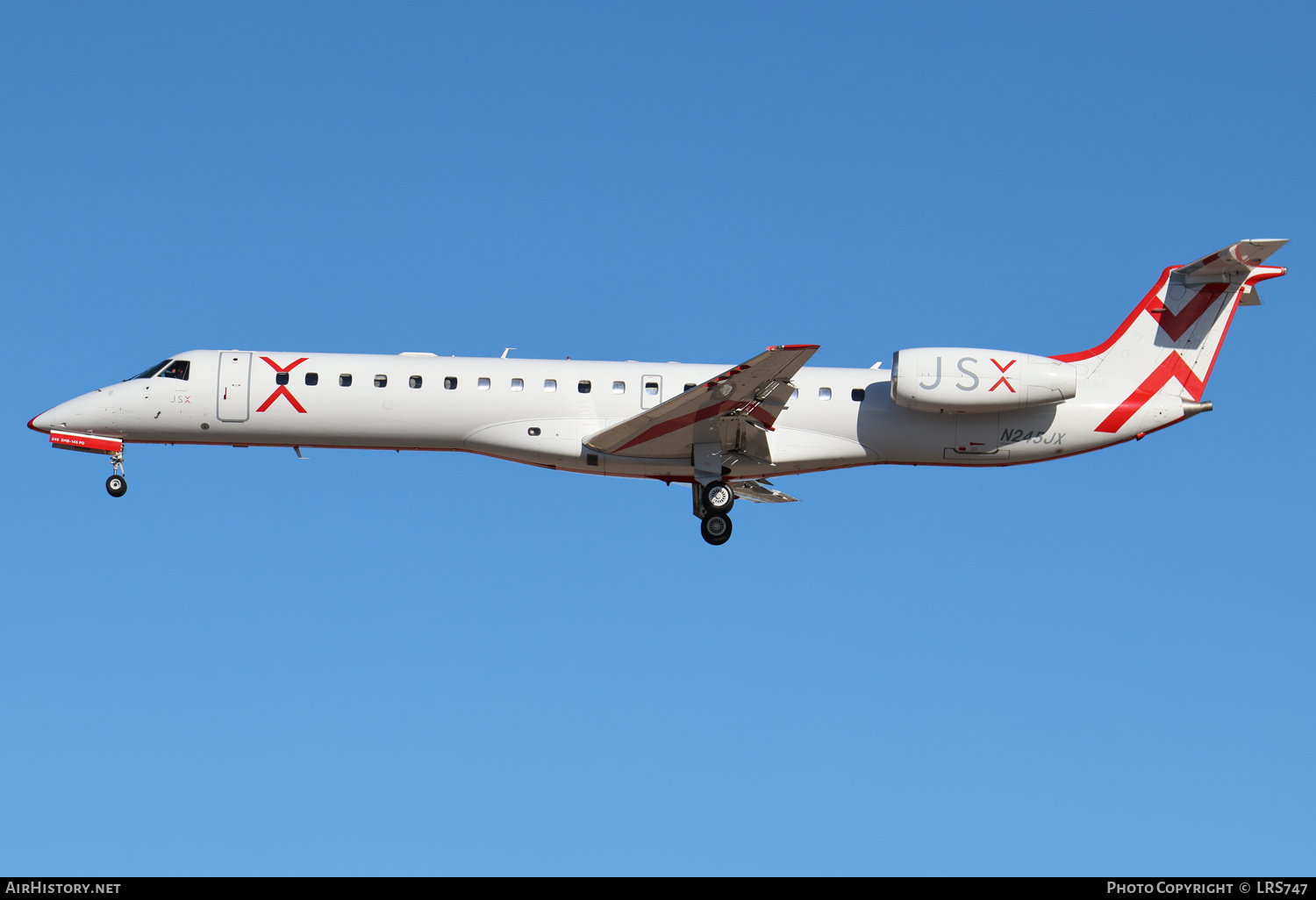 Aircraft Photo of N245JX | Embraer ERJ-145LR (EMB-145LR) | JetSuiteX - JSX | AirHistory.net #685522