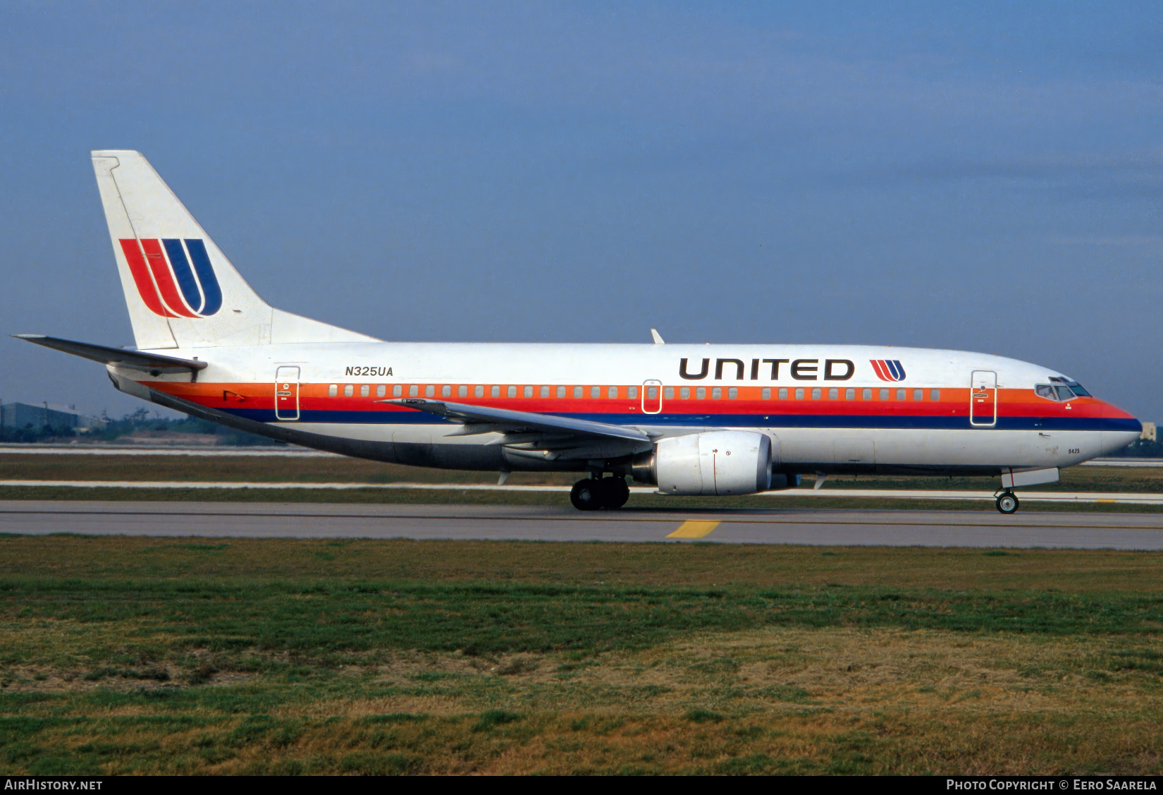 Aircraft Photo of N325UA | Boeing 737-322 | United Airlines | AirHistory.net #685942