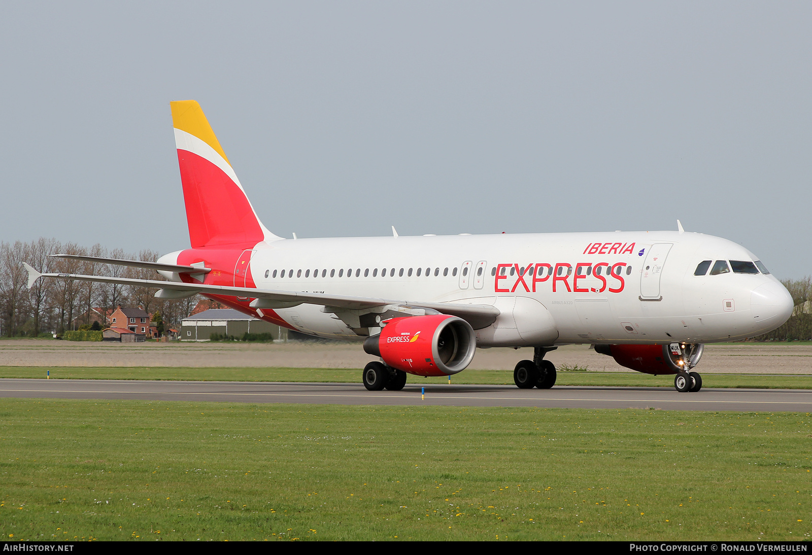Aircraft Photo of EC-MUK | Airbus A320-214 | Iberia Express | AirHistory.net #686006