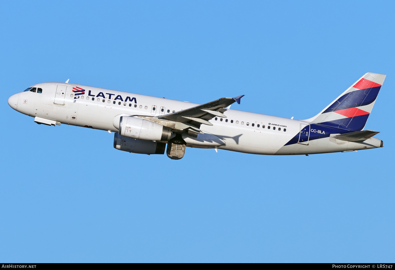 Aircraft Photo of CC-BLA | Airbus A320-233 | LATAM Airlines | AirHistory.net #686047