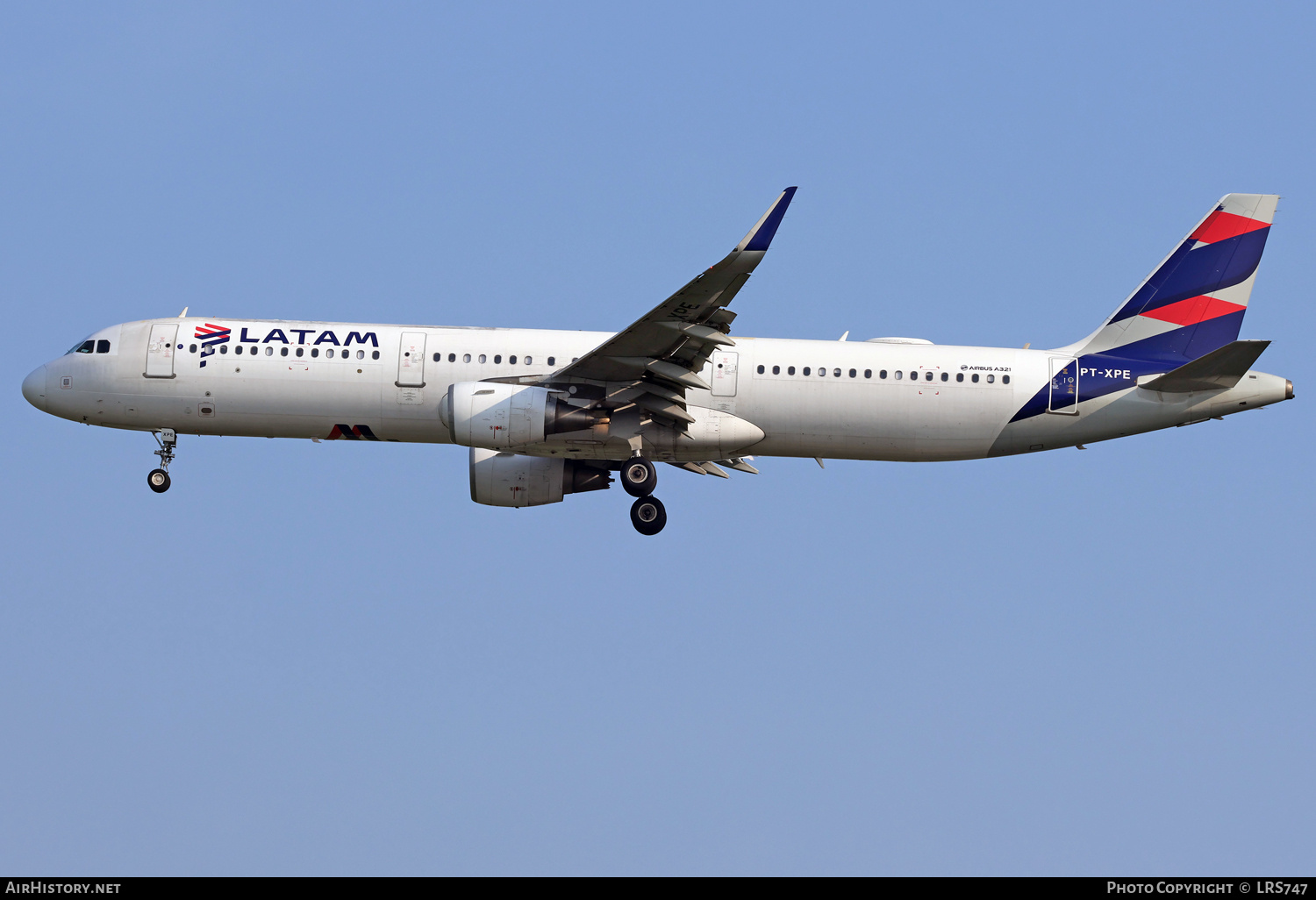 Aircraft Photo of PT-XPE | Airbus A321-211 | LATAM Airlines | AirHistory.net #686077