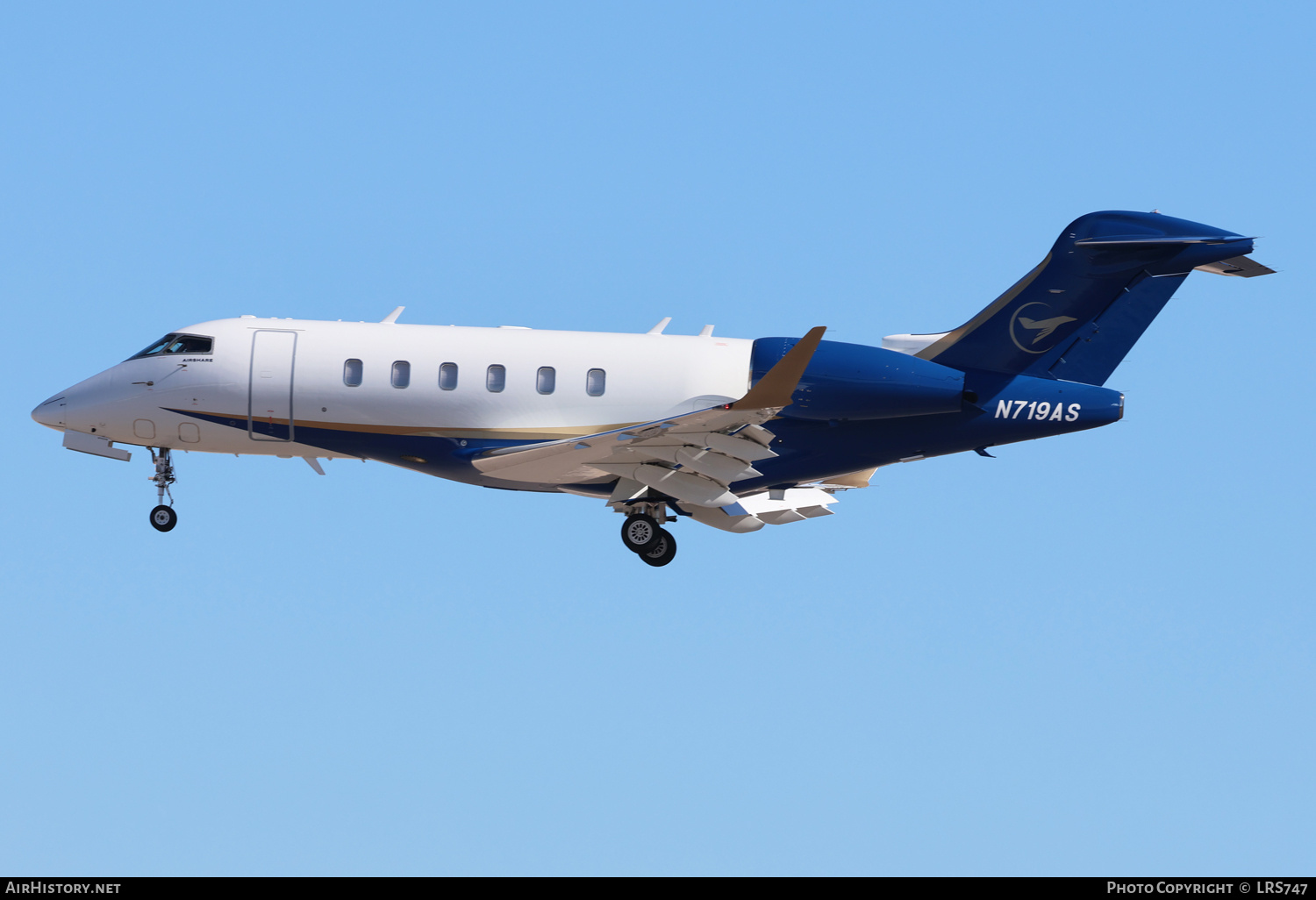 Aircraft Photo of N719AS | Bombardier Challenger 350 (BD-100-1A10) | AirHistory.net #686088
