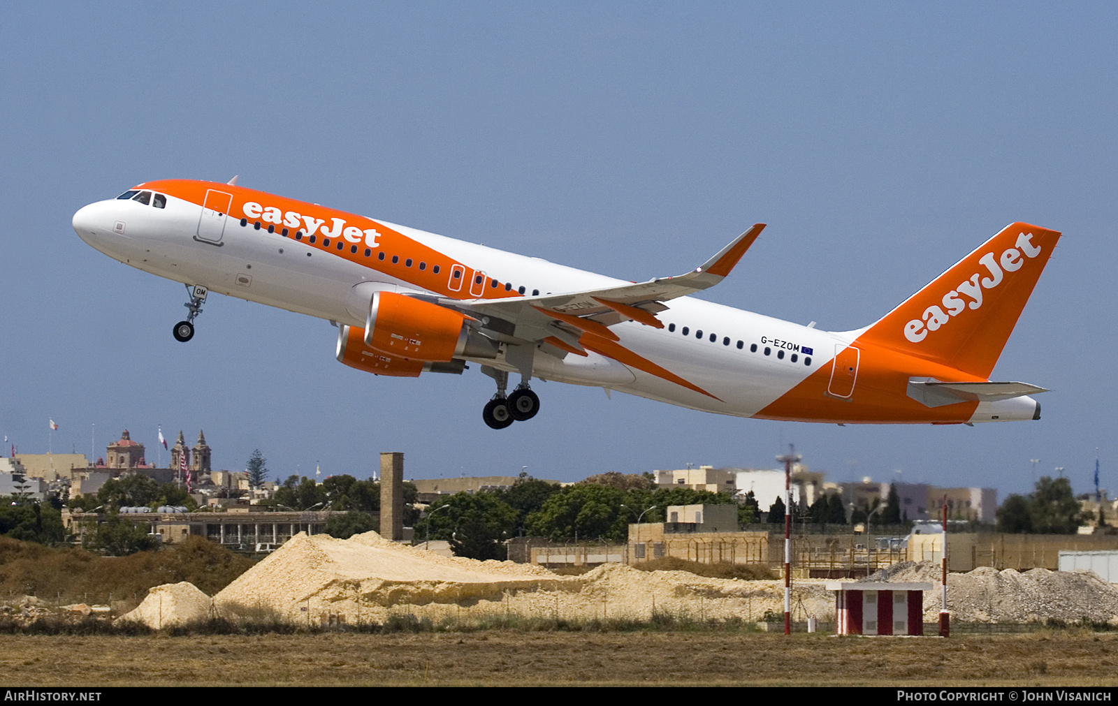 Aircraft Photo of G-EZOM | Airbus A320-214 | EasyJet | AirHistory.net #686182