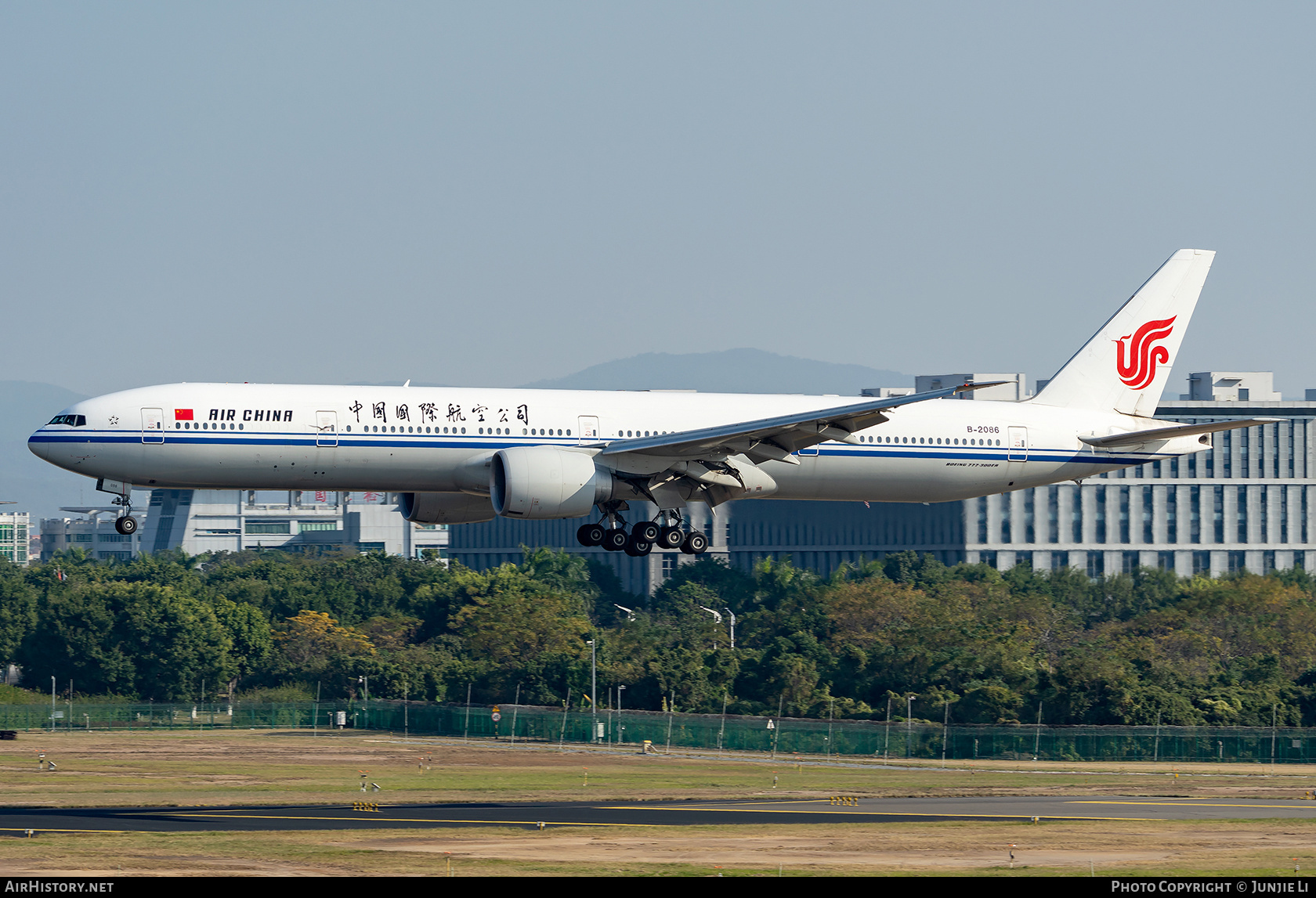 Aircraft Photo of B-2086 | Boeing 777-39L/ER | Air China | AirHistory.net #686305
