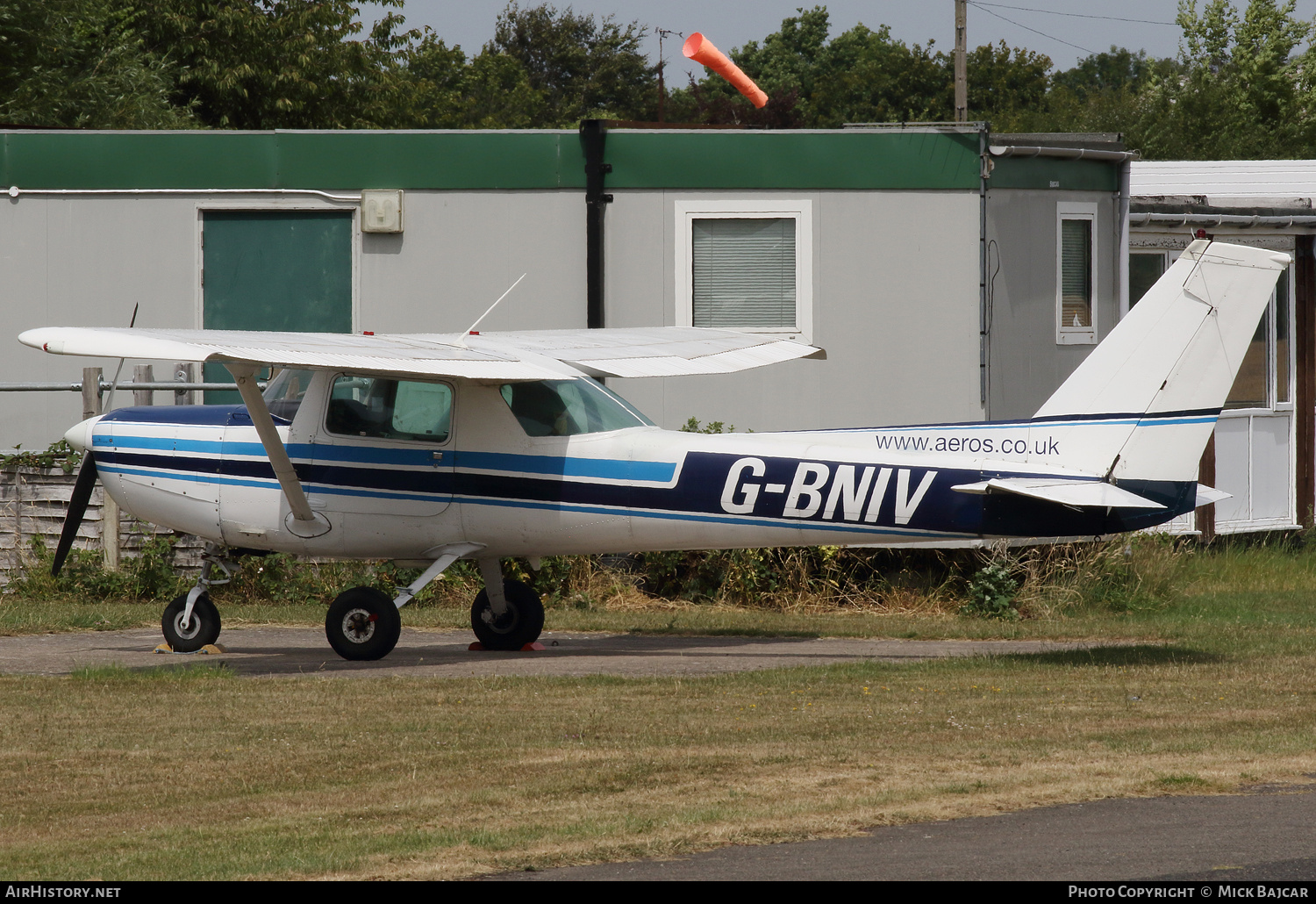 Aircraft Photo of G-BNIV | Cessna 152 | Aeros | AirHistory.net #686330