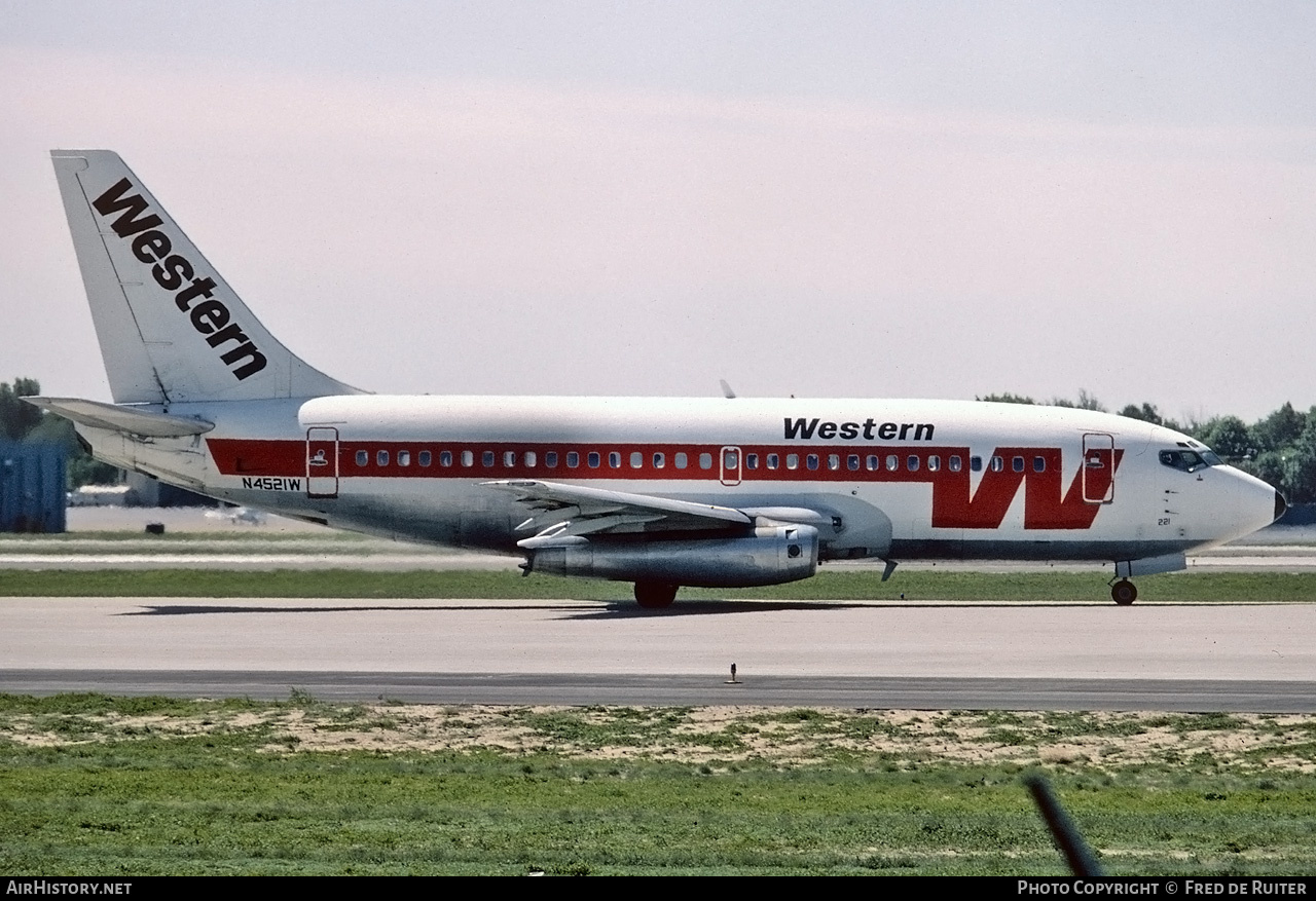 Aircraft Photo of N4521W | Boeing 737-247 | Western Airlines | AirHistory.net #686732