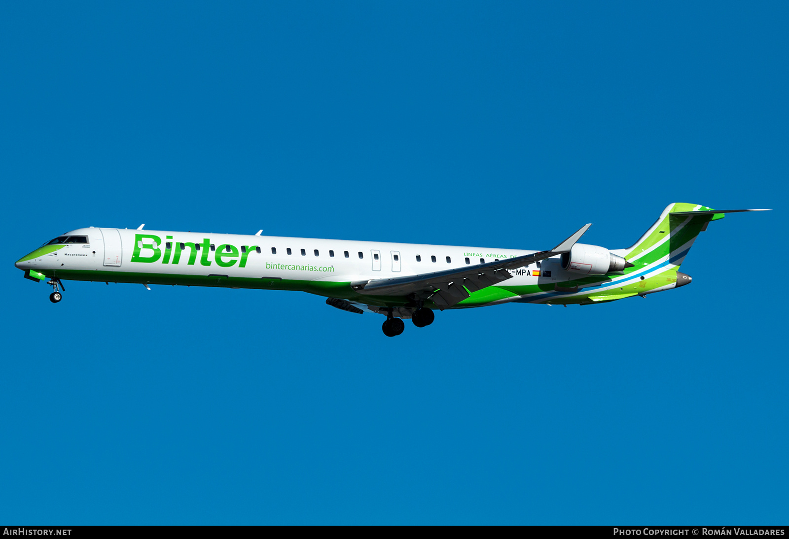 Aircraft Photo of EC-MPA | Bombardier CRJ-1000 (CL-600-2E25) | Binter Canarias | AirHistory.net #686849