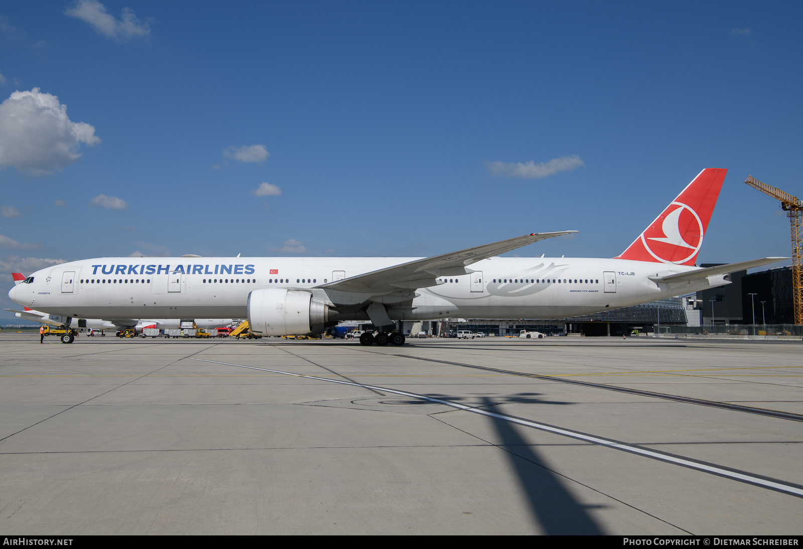 Aircraft Photo of TC-LJB | Boeing 777-3F2/ER | Turkish Airlines | AirHistory.net #687098
