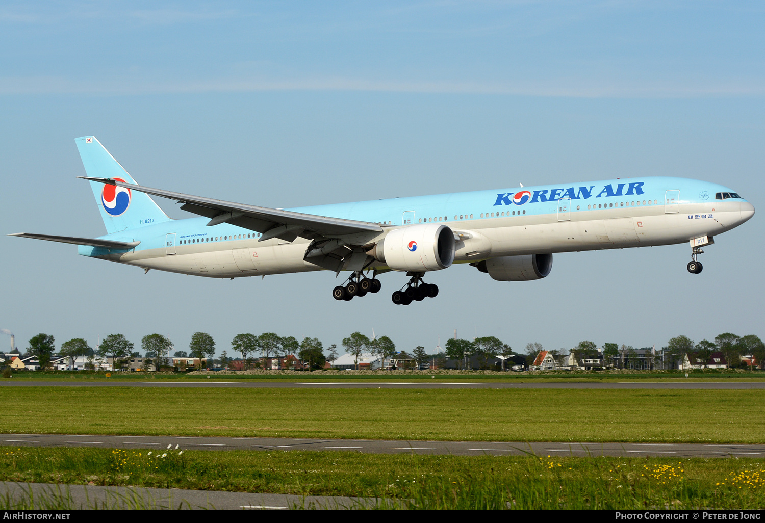 Aircraft Photo of HL8217 | Boeing 777-3B5/ER | Korean Air | AirHistory.net #687250