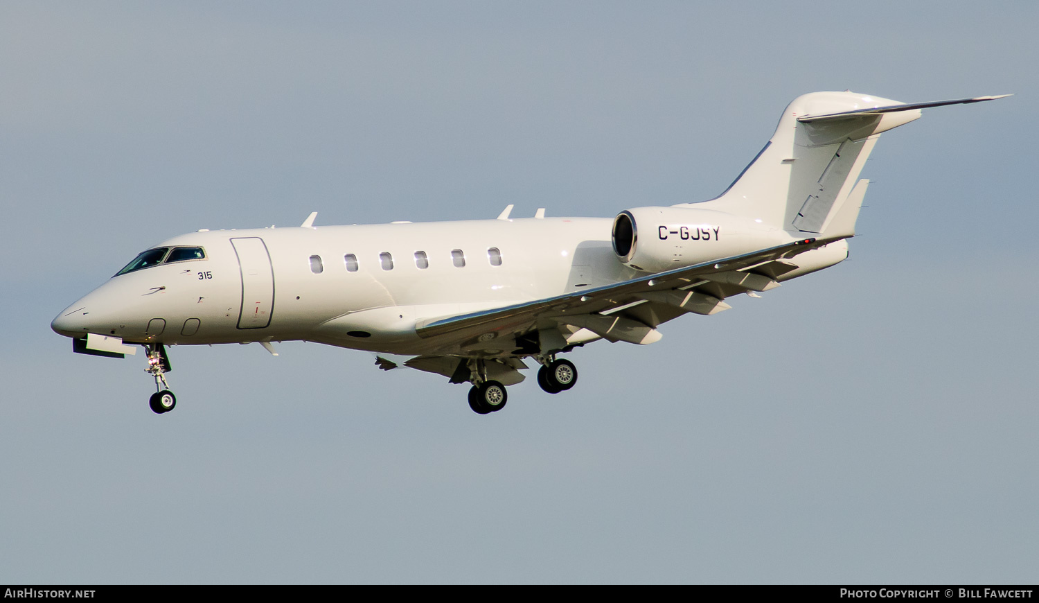 Aircraft Photo of C-GJSY | Bombardier Challenger 300 (BD-100-1A10) | AirHistory.net #687354