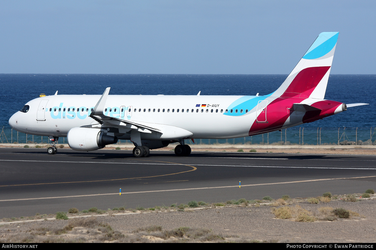 Aircraft Photo of D-AIUY | Airbus A320-214 | Discover Airlines | AirHistory.net #687398