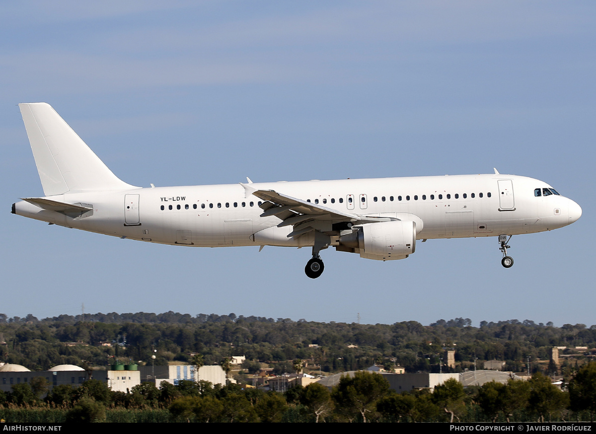 Aircraft Photo of YL-LDW | Airbus A320-214 | AirHistory.net #687454