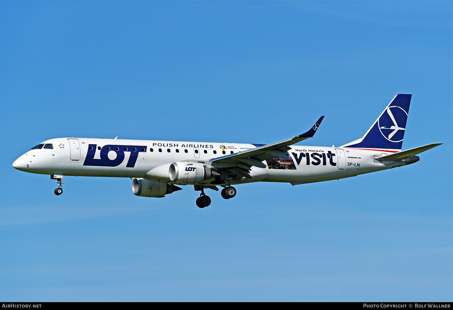 Aircraft Photo of SP-LNI | Embraer 195LR (ERJ-190-200LR) | LOT Polish Airlines - Polskie Linie Lotnicze | AirHistory.net #687557