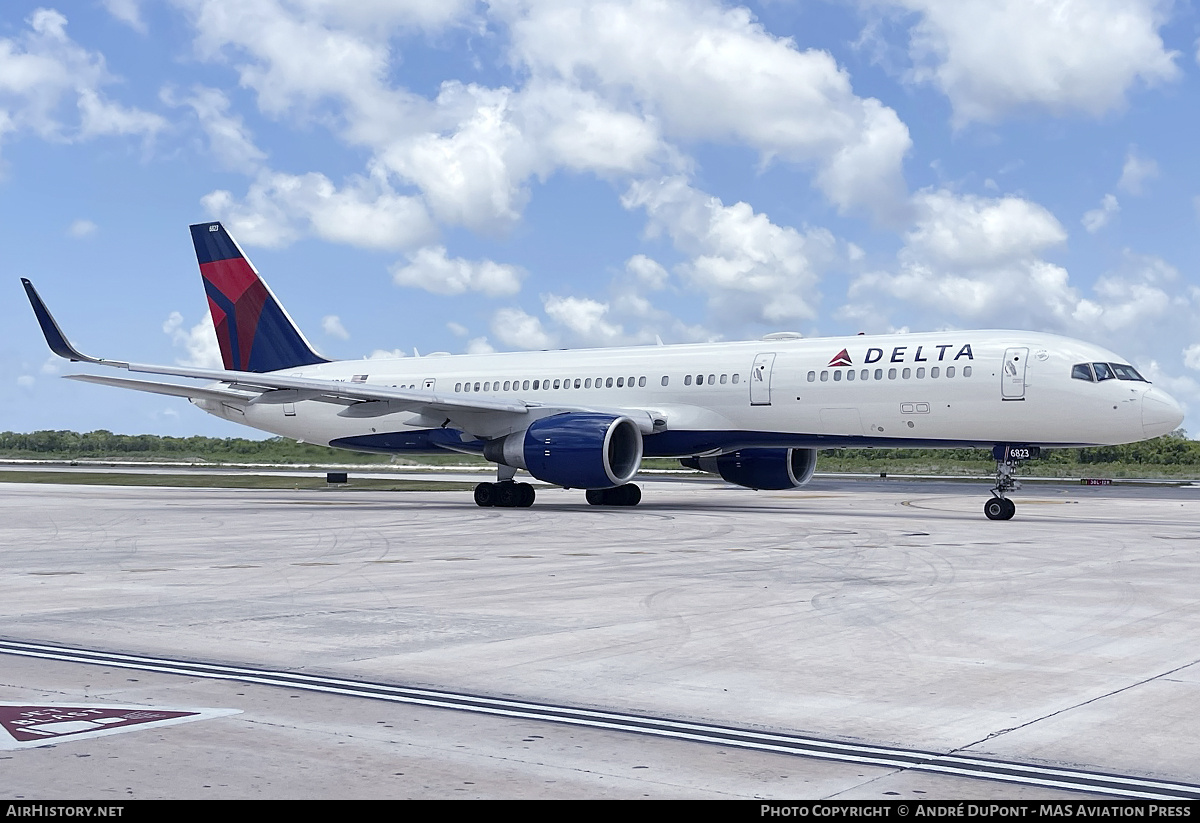 Aircraft Photo of N823DX | Boeing 757-26D | Delta Air Lines | AirHistory.net #687580