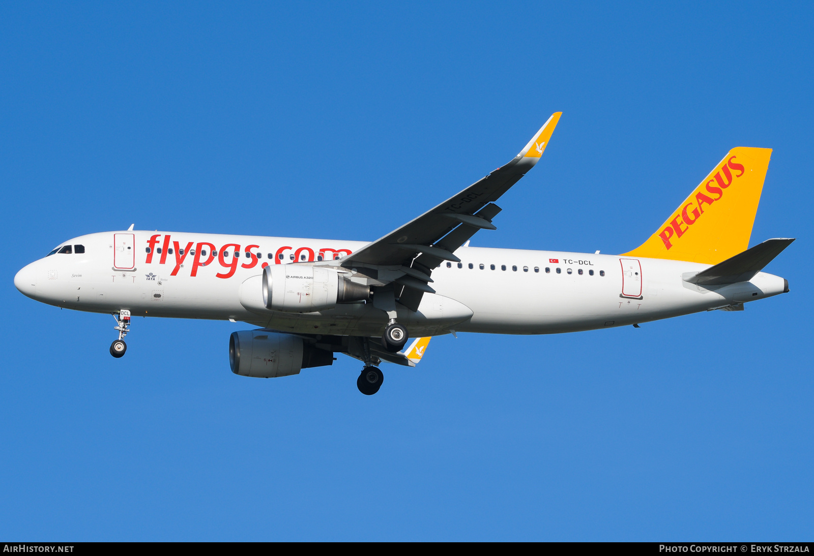 Aircraft Photo of TC-DCL | Airbus A320-214 | Pegasus Airlines | AirHistory.net #687921