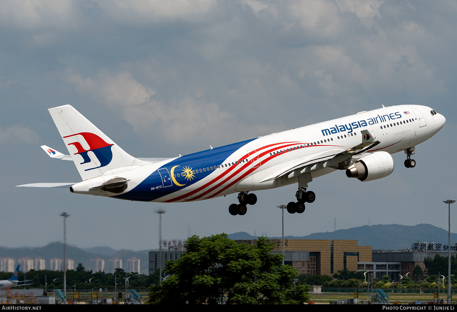 Aircraft Photo of 9M-MTX | Airbus A330-223 | Malaysia Airlines | AirHistory.net #688026