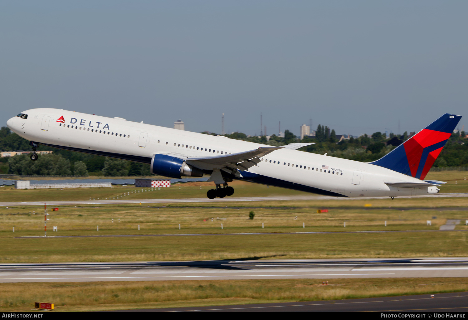 Aircraft Photo of N829MH | Boeing 767-432/ER | Delta Air Lines | AirHistory.net #688072