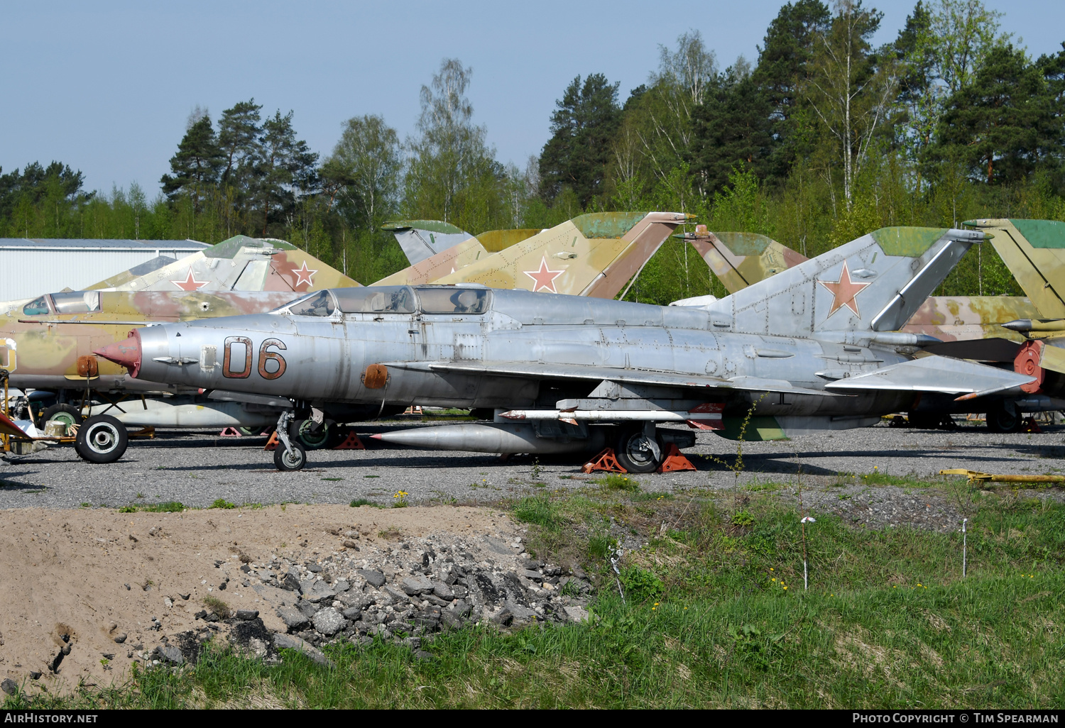 Aircraft Photo of 06 red | Mikoyan-Gurevich MiG-21US | Soviet Union - Air Force | AirHistory.net #688197