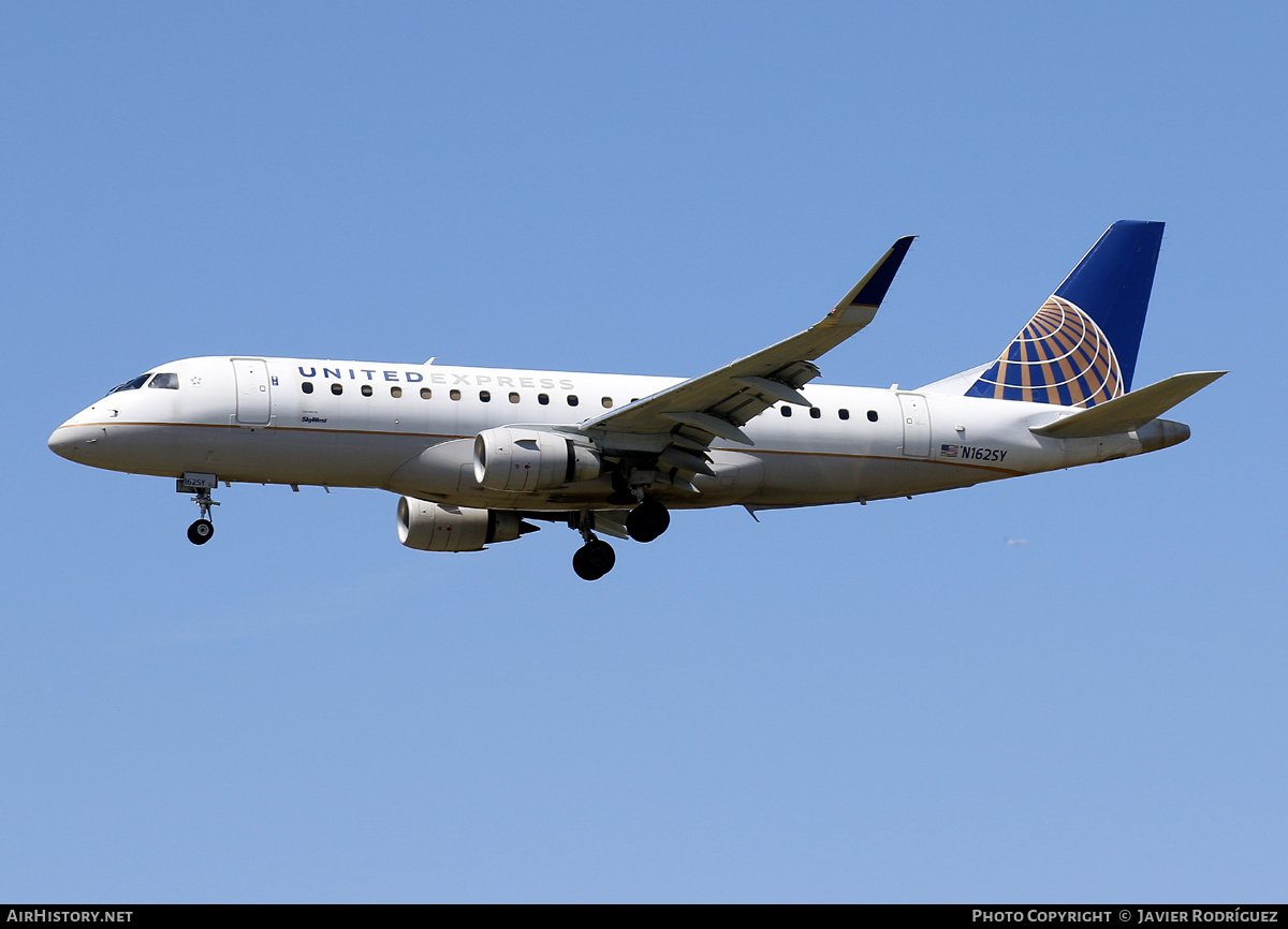 Aircraft Photo of N162SY | Embraer 175LR (ERJ-170-200LR) | United Express | AirHistory.net #688466