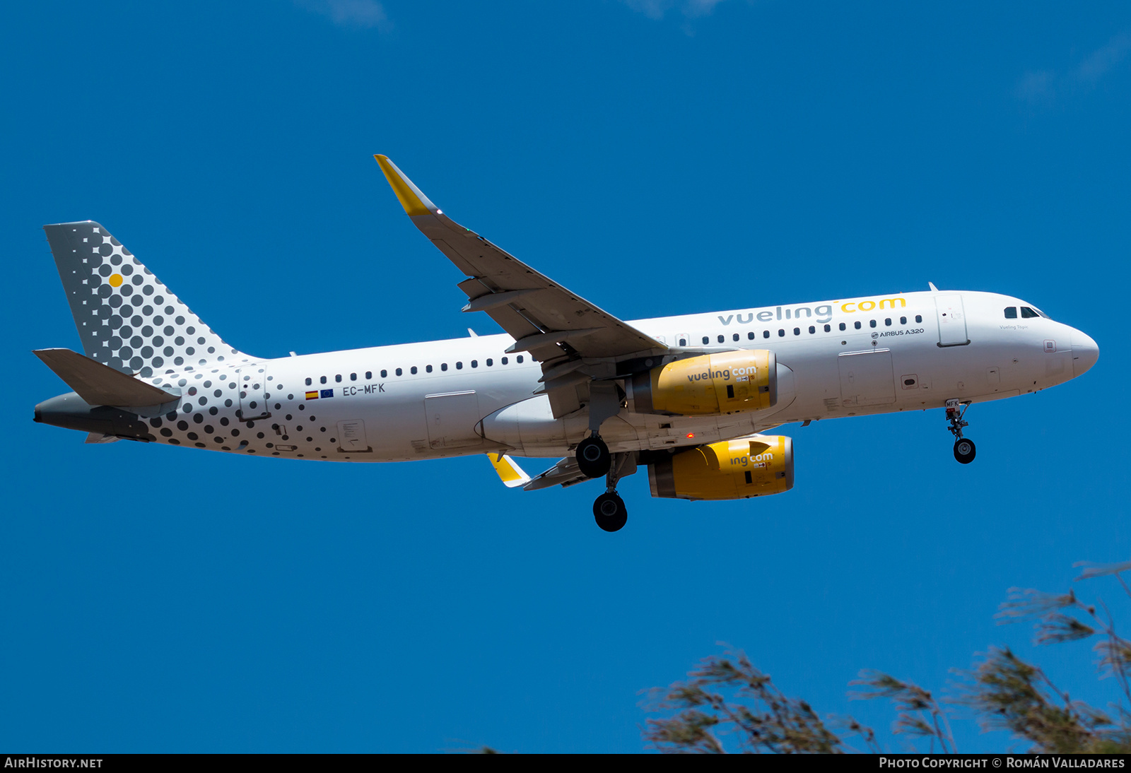 Aircraft Photo of EC-MFK | Airbus A320-232 | Vueling Airlines | AirHistory.net #688566