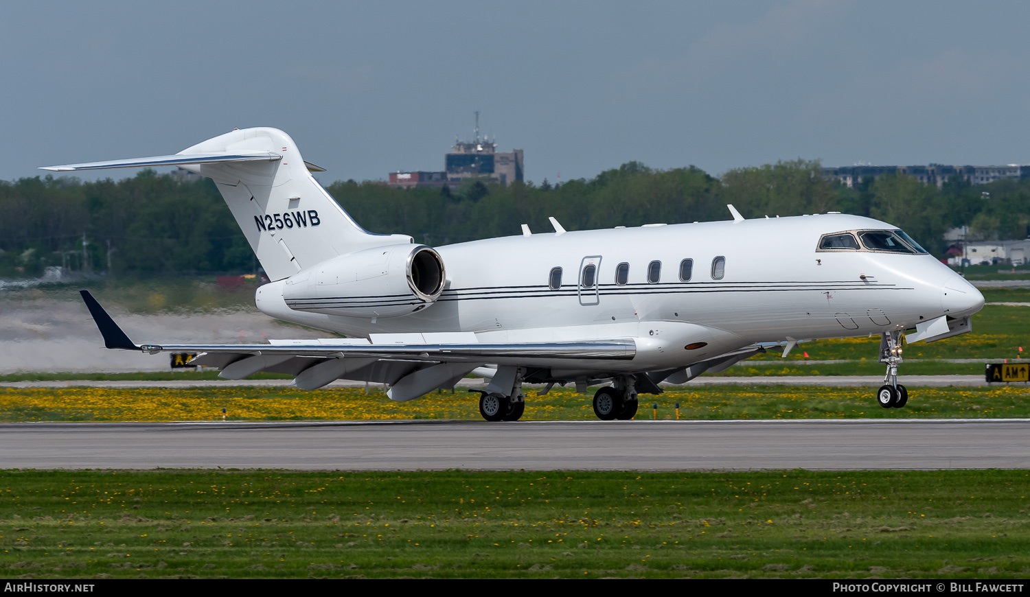 Aircraft Photo of N256WB | Bombardier Challenger 300 (BD-100-1A10) | AirHistory.net #688568