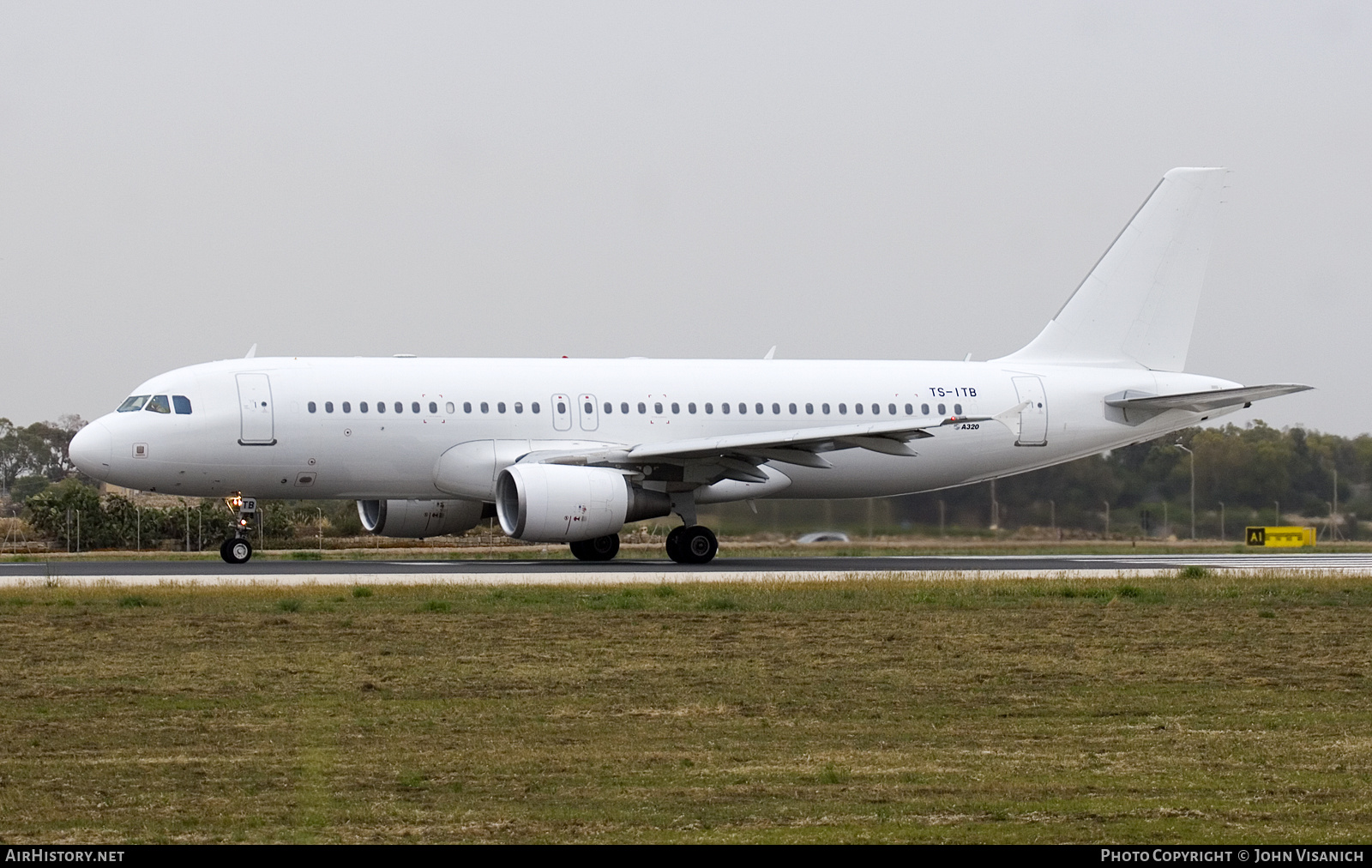 Aircraft Photo of TS-ITB | Airbus A320-214 | Tunisair | AirHistory.net #688721