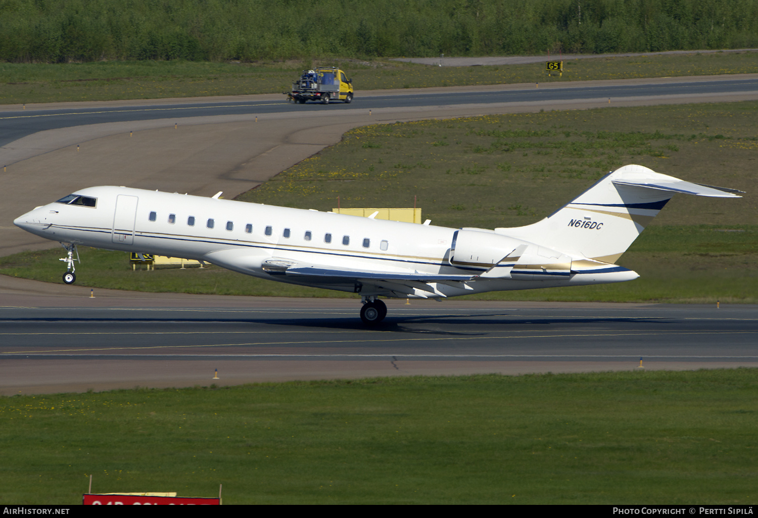 Aircraft Photo of N616DC | Bombardier Global Express XRS (BD-700-1A10) | AirHistory.net #688996